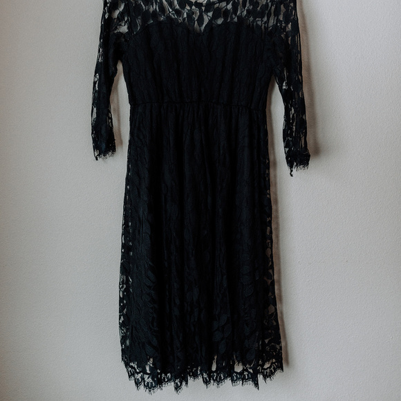Black lace dress, "one size" fits like a large - Picture 3 of 3
